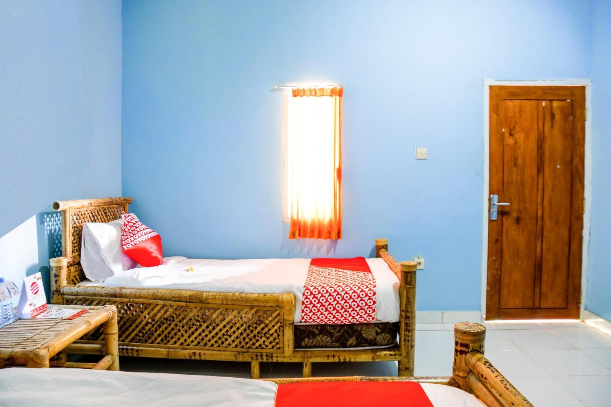 Oyo 1662 Zury Homestay Kuta  エクステリア 写真