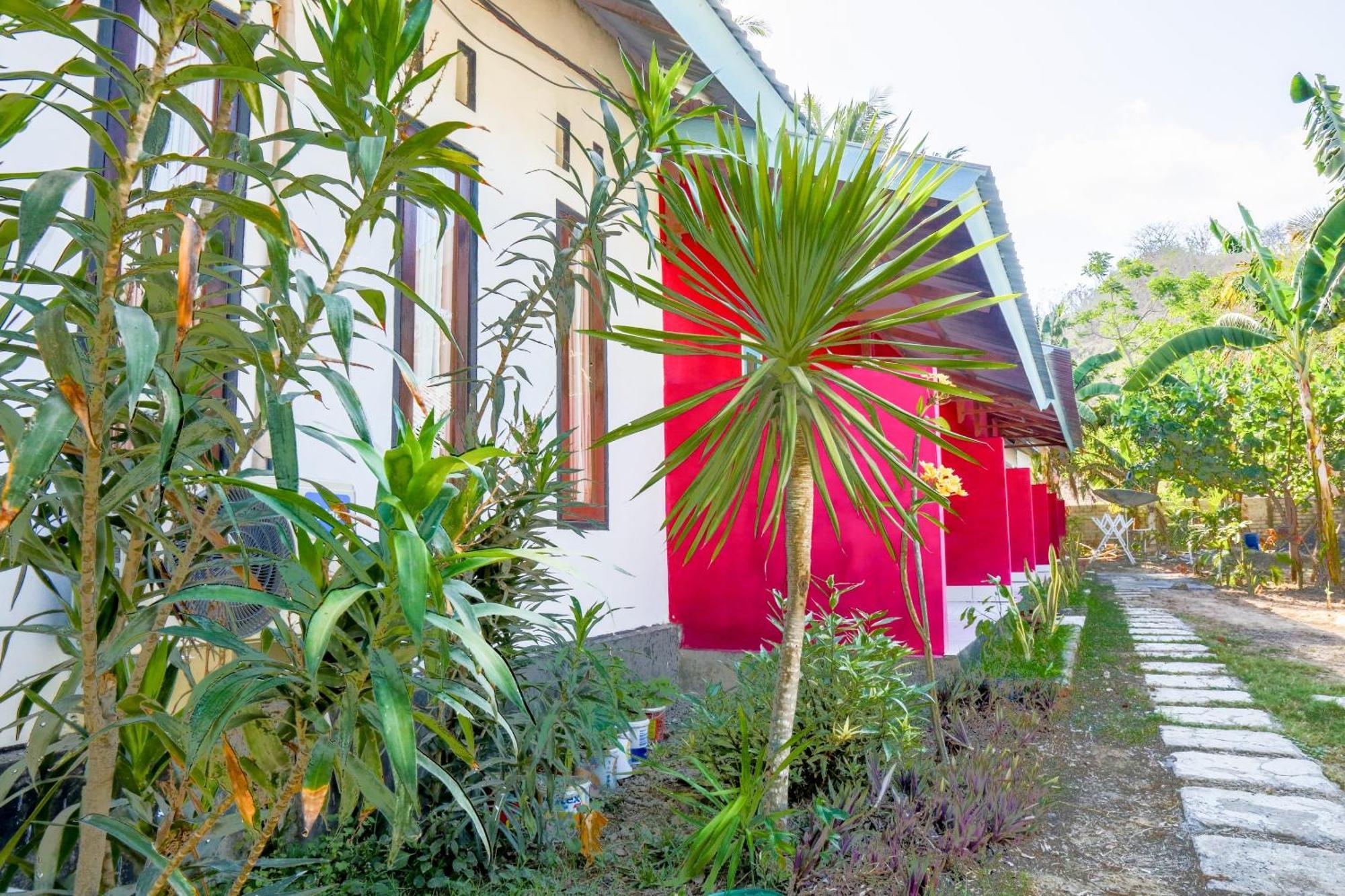 Oyo 1662 Zury Homestay Kuta  エクステリア 写真