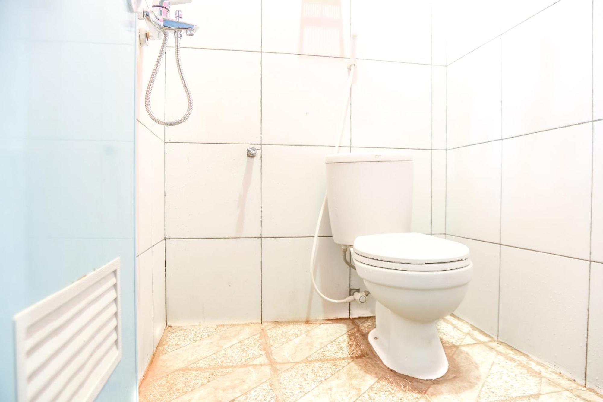 Oyo 1662 Zury Homestay Kuta  エクステリア 写真